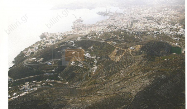 Οικόπεδο - Plot